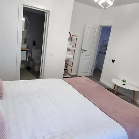 Rr House Apartment *
